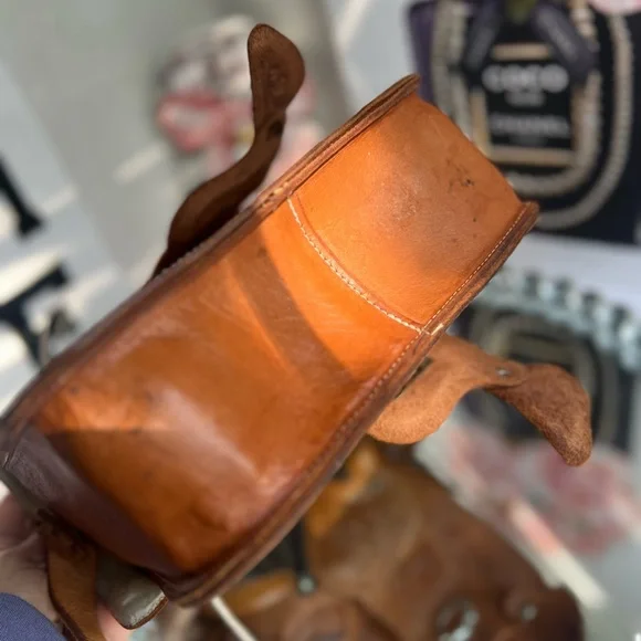 SADDLE vintage Handmade, Artisan Hand Tooled Mexican Leather Shoulder Bag - Picture 13 of 15